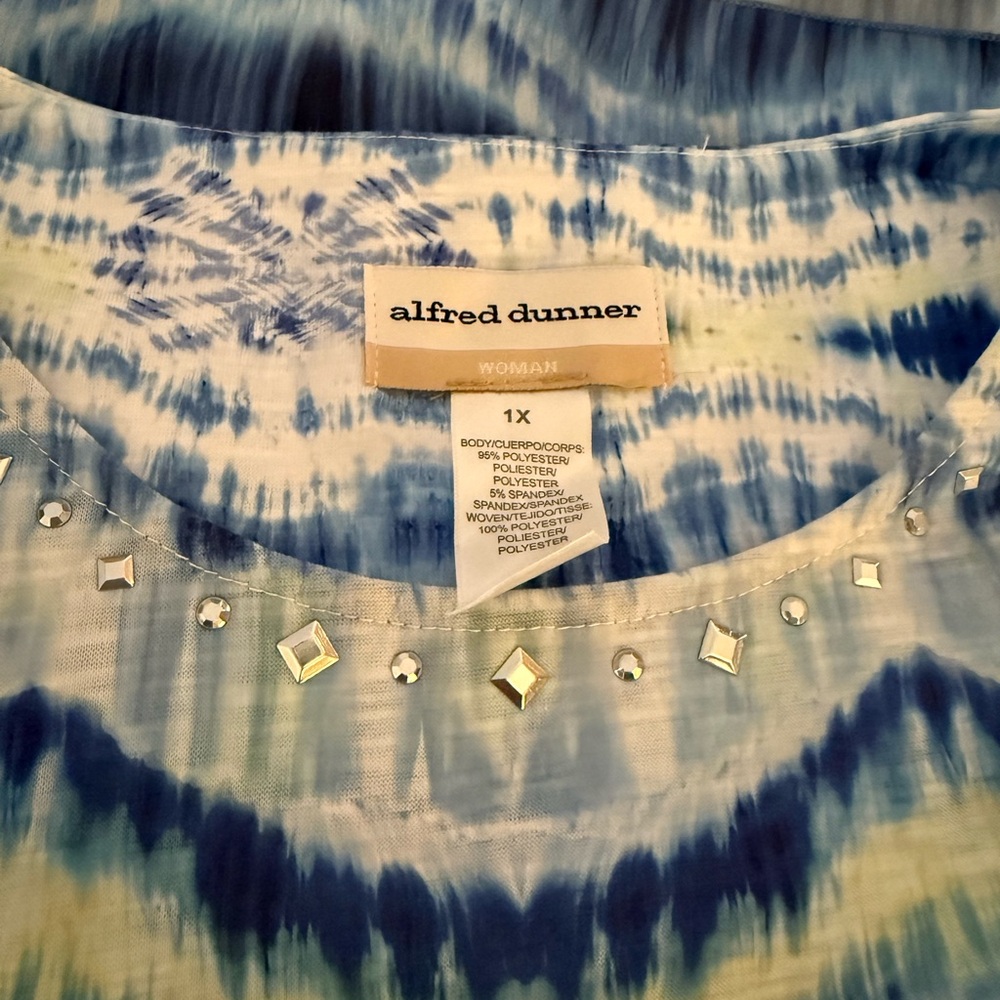 Alfred Dunner Blue and White Patterned Top 1X NWT